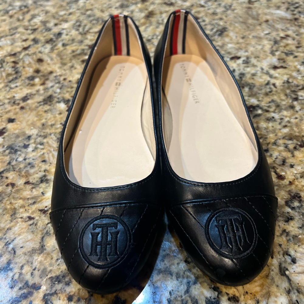 Ladies flat shoes